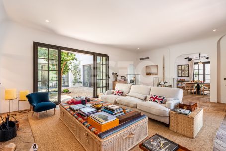 Exclusiva Casa Pareada de estilo andaluz en Patios de Valderrama