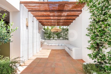 Exclusiva Casa Pareada de estilo andaluz en Patios de Valderrama
