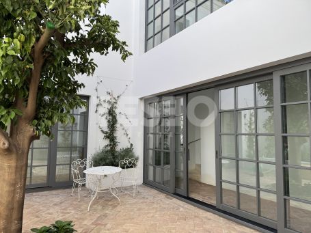 Exclusiva Casa Pareada de estilo andaluz en Patios de Valderrama