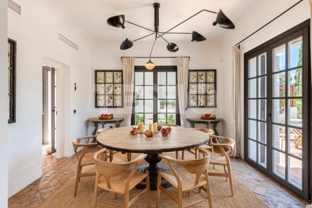 Exclusiva Casa Pareada de estilo andaluz en Patios de Valderrama
