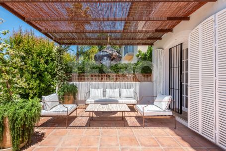 Exclusiva Casa Pareada de estilo andaluz en Patios de Valderrama