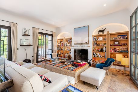 Exclusiva Casa Pareada de estilo andaluz en Patios de Valderrama