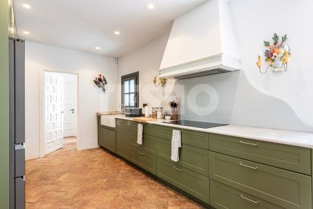 Exclusiva Casa Pareada de estilo andaluz en Patios de Valderrama