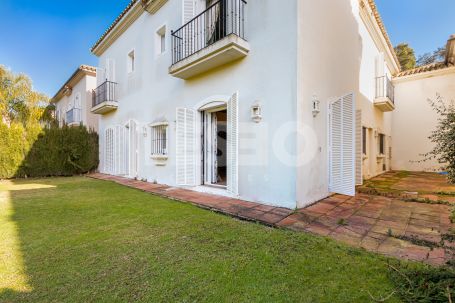 Large townhouse, with a central patio and Andalusian style in the exclusive Patio Homes of Valderrama
