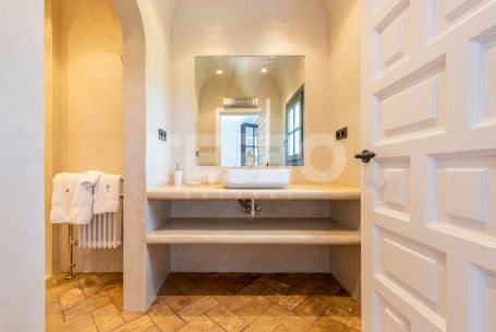 Exclusiva Casa Pareada de estilo andaluz en Patios de Valderrama