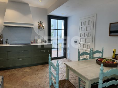 Exclusiva Casa Pareada de estilo andaluz en Patios de Valderrama