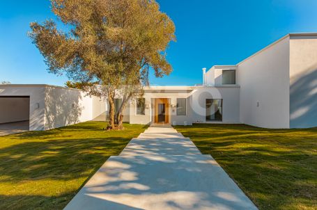 Brand New contemporary-style villa built in Sotogrande Alto