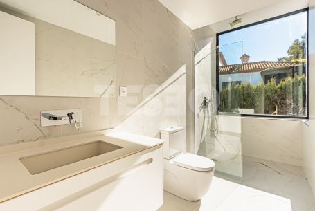 Brand New contemporary-style villa built in Sotogrande Alto