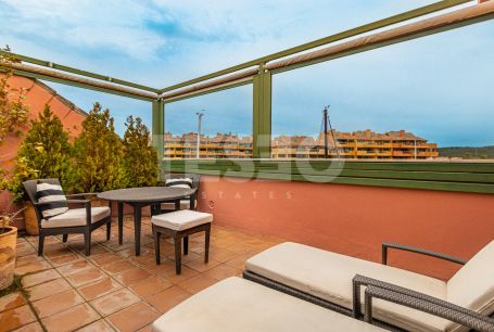 Penthouse apartment with stunning views of the marina Sotogrande.