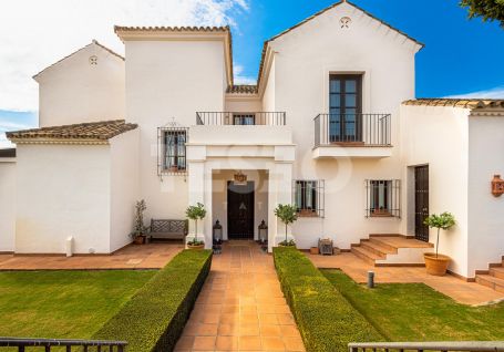 Stunning Villa in the Exclusive urbanisation of Los Cortijos de la Reserva