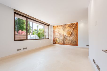 Another talylor made Ark creation in one of the nicest roads of Sotogrande Alto. Villa AKROPOLIS