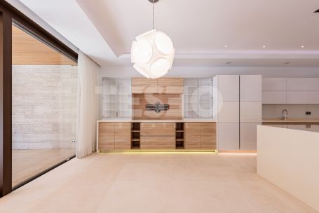 Another talylor made Ark creation in one of the nicest roads of Sotogrande Alto. Villa AKROPOLIS