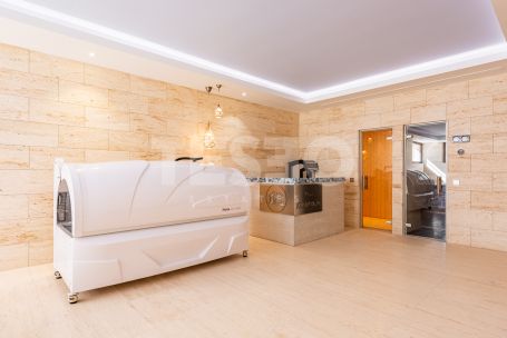 Another talylor made Ark creation in one of the nicest roads of Sotogrande Alto. Villa AKROPOLIS