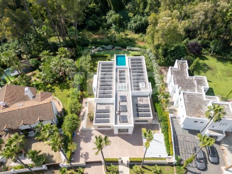 Another talylor made Ark creation in one of the nicest roads of Sotogrande Alto. Villa AKROPOLIS