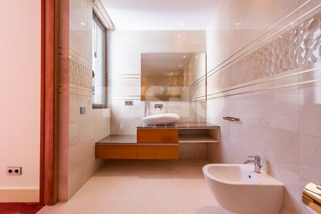 Another talylor made Ark creation in one of the nicest roads of Sotogrande Alto. Villa AKROPOLIS