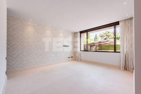 Another talylor made Ark creation in one of the nicest roads of Sotogrande Alto. Villa AKROPOLIS