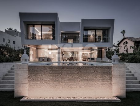 Another talylor made Ark creation in one of the nicest roads of Sotogrande Alto. Villa AKROPOLIS