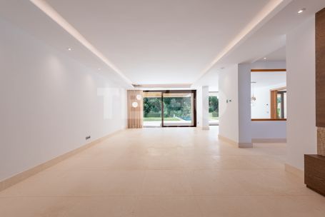 Another talylor made Ark creation in one of the nicest roads of Sotogrande Alto. Villa AKROPOLIS