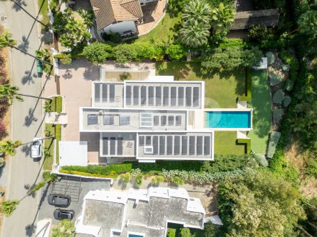 Another talylor made Ark creation in one of the nicest roads of Sotogrande Alto. Villa AKROPOLIS
