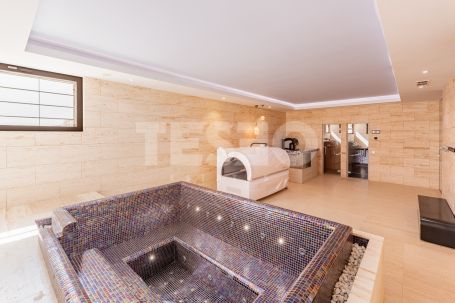 Another talylor made Ark creation in one of the nicest roads of Sotogrande Alto. Villa AKROPOLIS