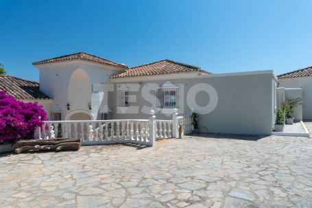 Beautiful 6 bedroom villa situated in Sotogrande Alto with sea views.