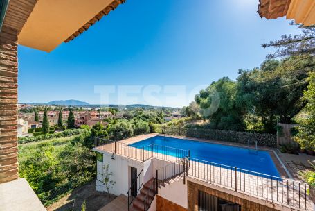 Villa con parcela colindante sin construir en Sotogrande Costa