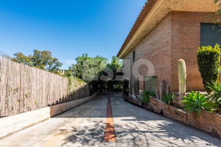 Villa con parcela colindante sin construir en Sotogrande Costa