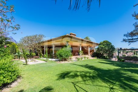 Villa con parcela colindante sin construir en Sotogrande Costa