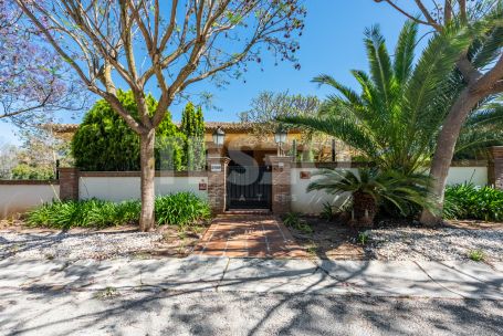 Villa con parcela colindante sin construir en Sotogrande Costa