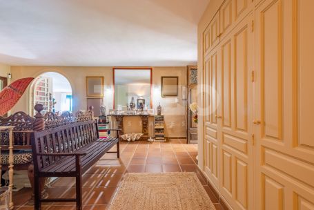 Villa con parcela colindante sin construir en Sotogrande Costa