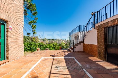 Villa con parcela colindante sin construir en Sotogrande Costa