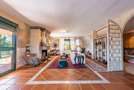 Villa con parcela colindante sin construir en Sotogrande Costa