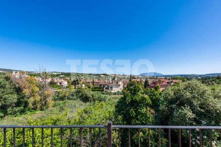 Villa con parcela colindante sin construir en Sotogrande Costa