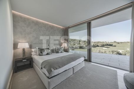 Villa La Escondida, gelegen in erster Reihe am Golfplatz (La Reserva Club de Golf)