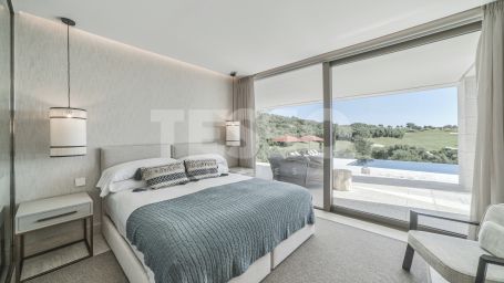 Villa La Escondida, gelegen in erster Reihe am Golfplatz (La Reserva Club de Golf)