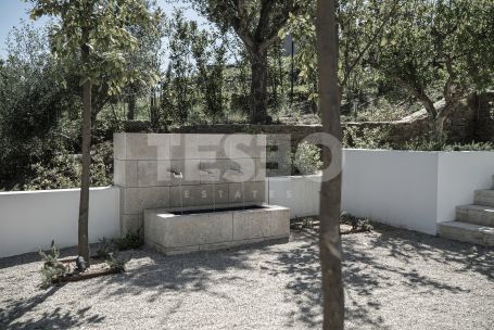 Villa La Escondida, gelegen in erster Reihe am Golfplatz (La Reserva Club de Golf)