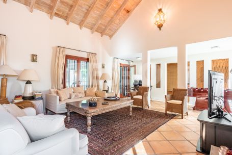 Substantial family villa with a south-westerly aspect located in a very quiet area of the Kings and Queens in Sotogrande Costa