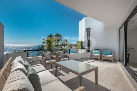 Recently refurbished 1st Line Beach Apartment with unique Sea Views and South Facing.