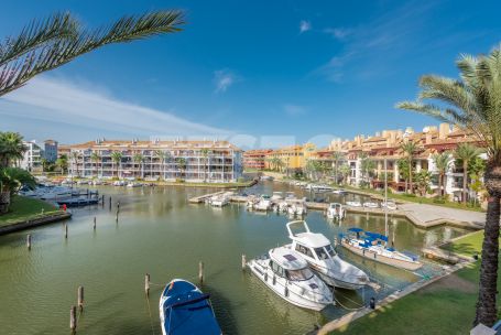 Bright apartment and nicely furnished in the Marina