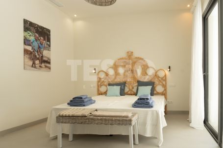 New modern fully furnished villa located in the best part of zone F.