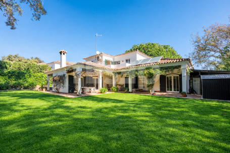Villa pleine de charme dans une rue calme de la Zone C, Sotogrande