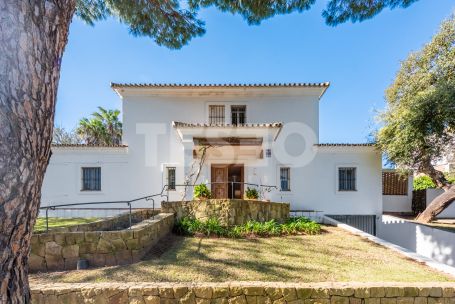 Villa pleine de charme dans une rue calme de la Zone C, Sotogrande