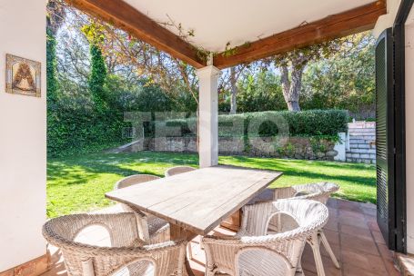 Villa pleine de charme dans une rue calme de la Zone C, Sotogrande