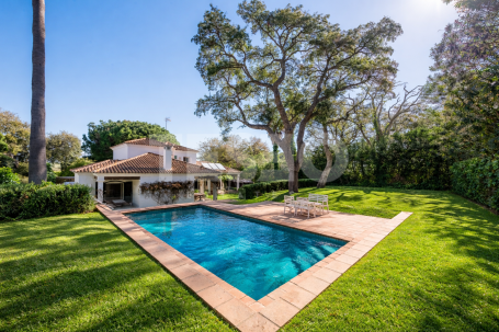 Villa pleine de charme dans une rue calme de la Zone C, Sotogrande