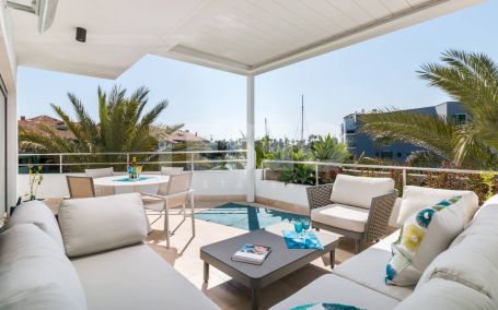 Spacious and Bright Duplex Penthouse recently Refurbished in the Heart of the MArina