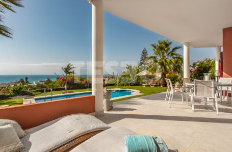 Villa in Torreguadiaro with great sea views