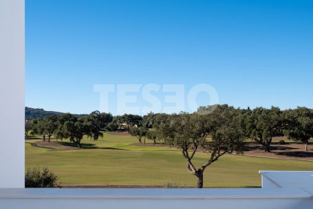 New Front Line Terraced house in San Roque Club