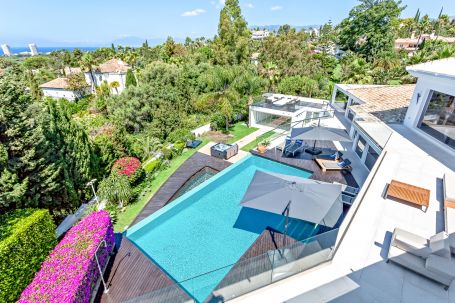 Privately Built Detached 6 Bedroom Villa with Stunning Views
