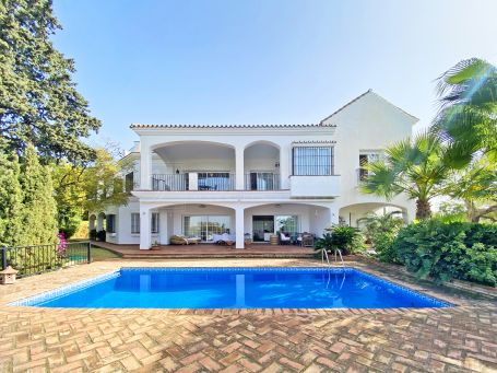 Fantastic Five-Bedroom Villa with Panoramic Views in El Rosario