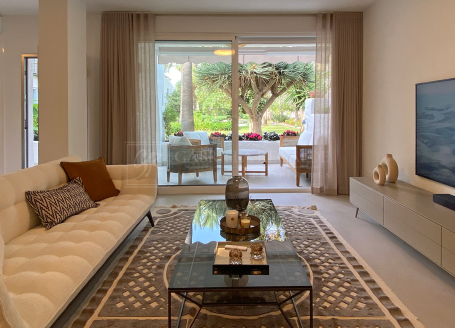 Luxurious two bedroom apartment with private terrace and high-end renovation